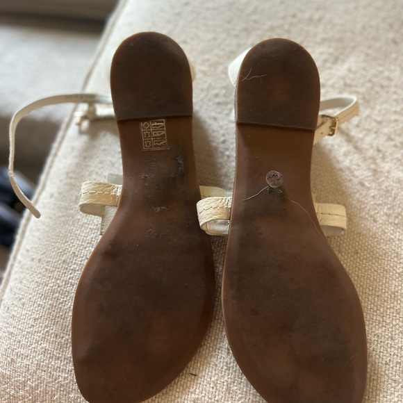 Elegant Tory Burch White Leather Sandals - Picture 2 of 2